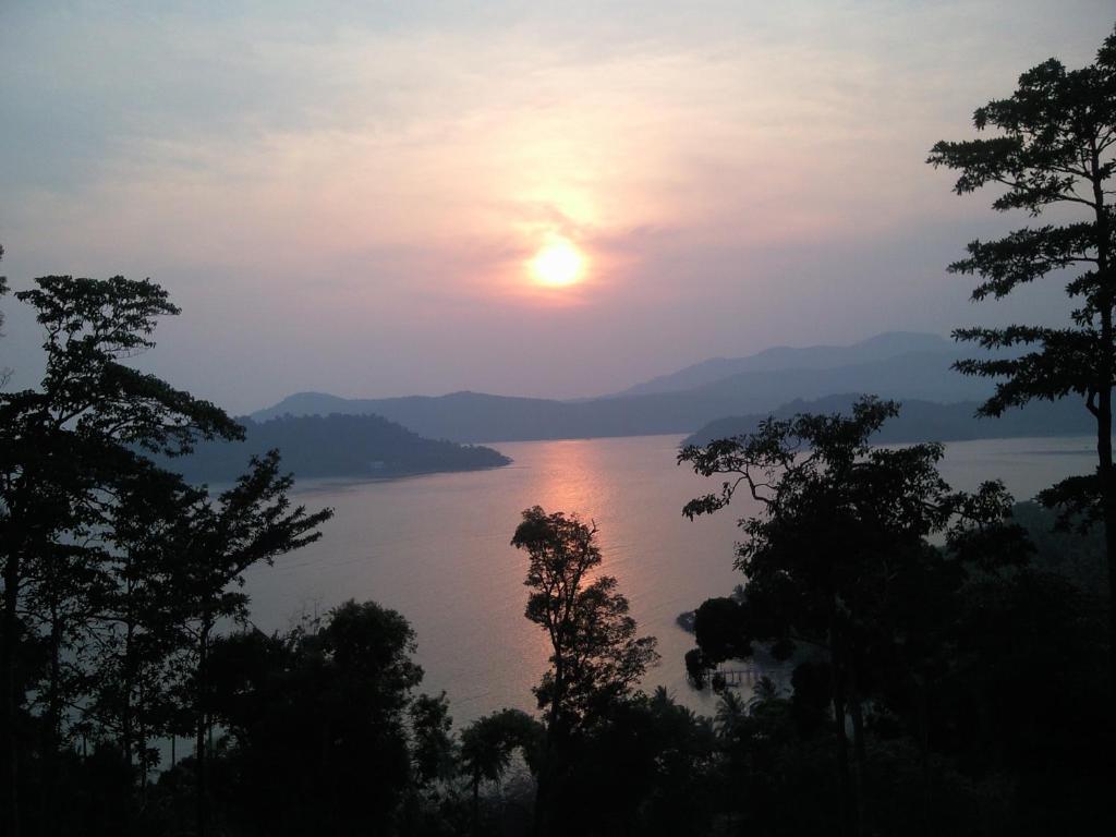 Smile Resort Mae Rim Buitenkant foto