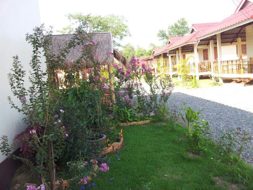 Smile Resort Mae Rim Buitenkant foto