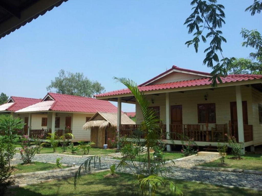 Smile Resort Mae Rim Buitenkant foto