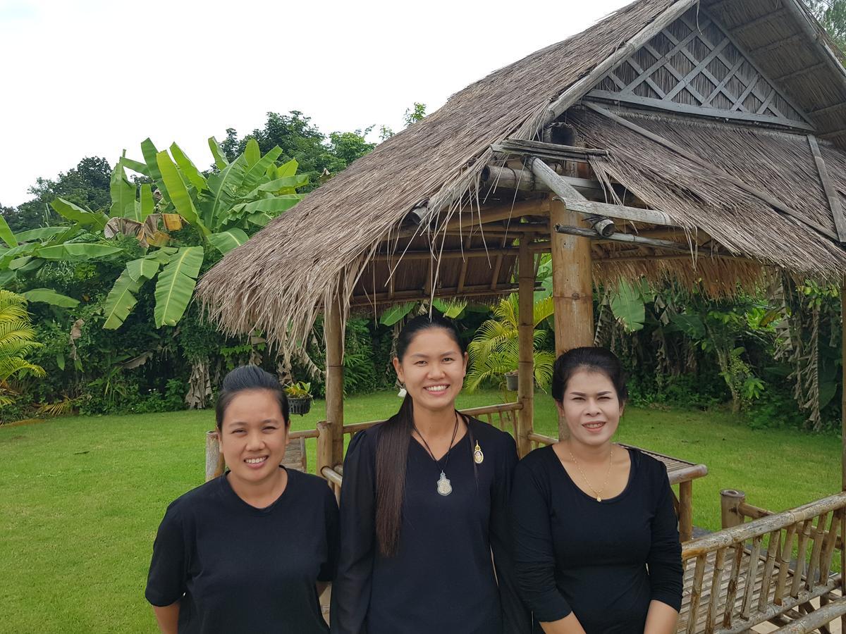 Smile Resort Mae Rim Buitenkant foto