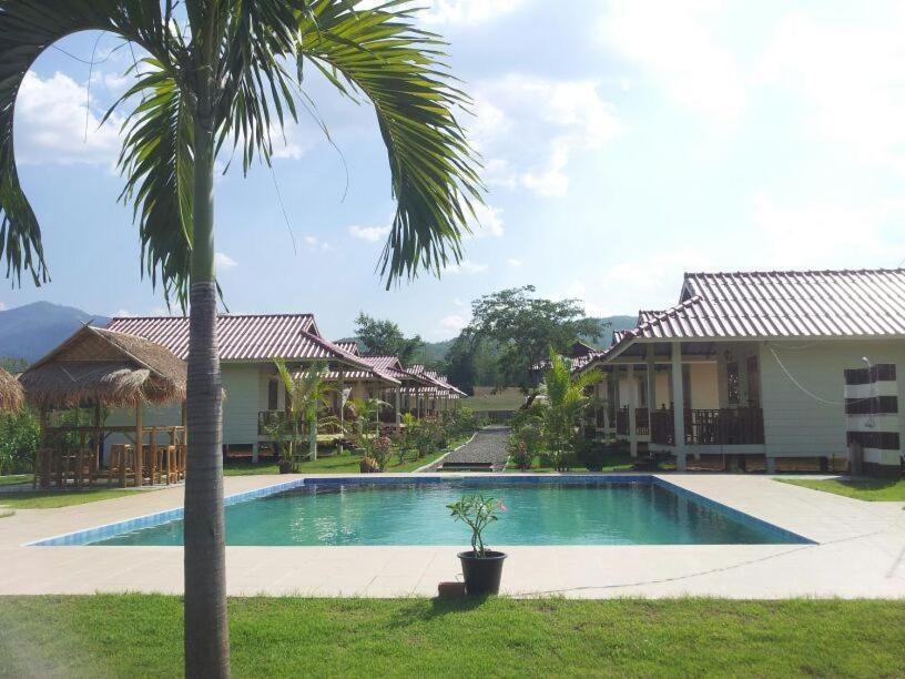 Smile Resort Mae Rim Buitenkant foto