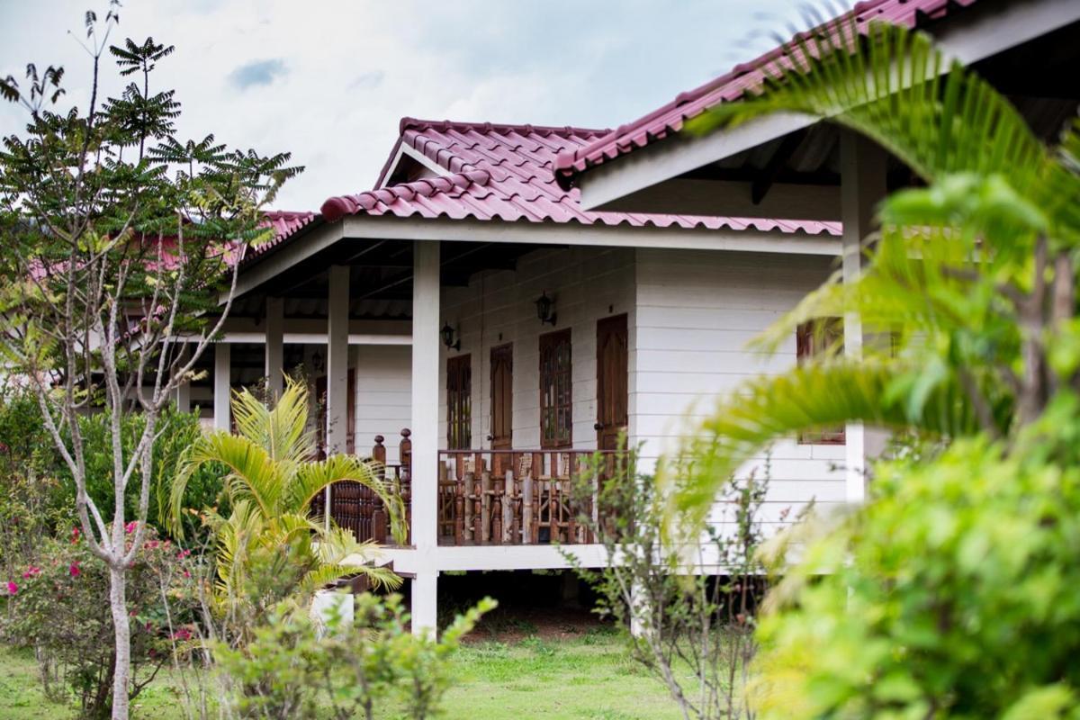 Smile Resort Mae Rim Buitenkant foto