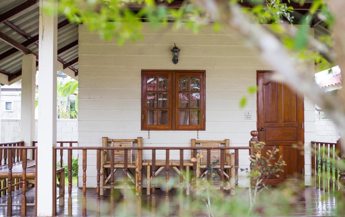 Smile Resort Mae Rim Buitenkant foto