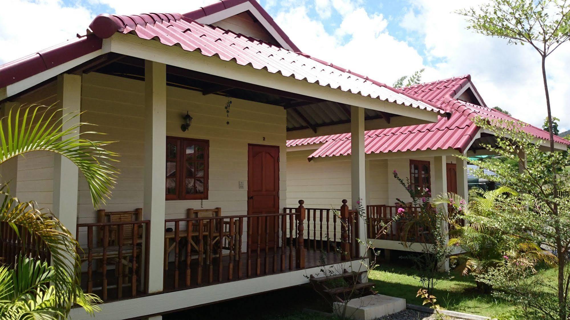 Smile Resort Mae Rim Buitenkant foto