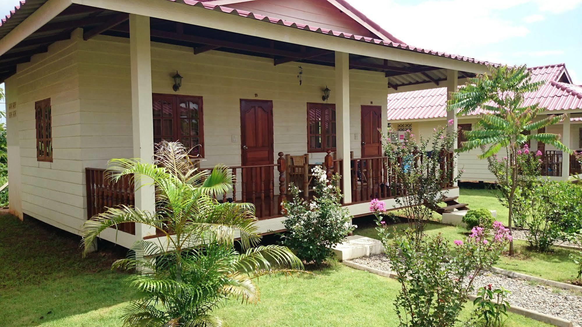 Smile Resort Mae Rim Buitenkant foto