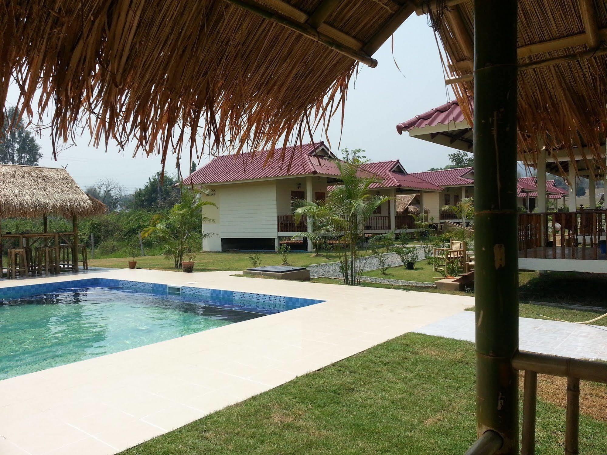 Smile Resort Mae Rim Buitenkant foto