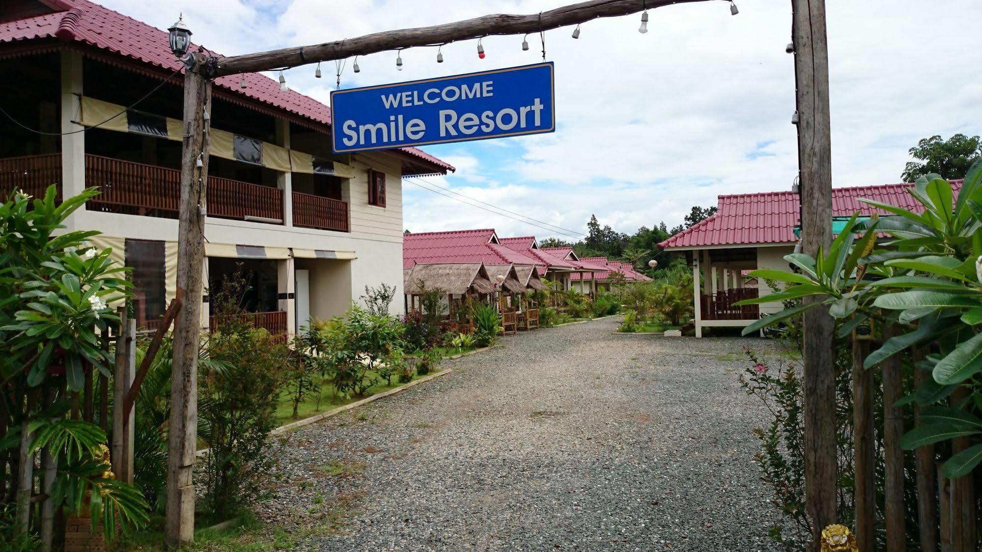 Smile Resort Mae Rim Buitenkant foto