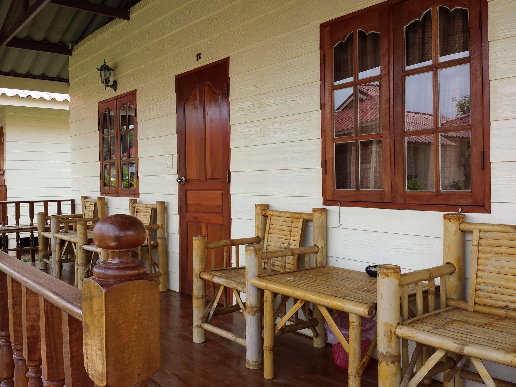 Smile Resort Mae Rim Buitenkant foto