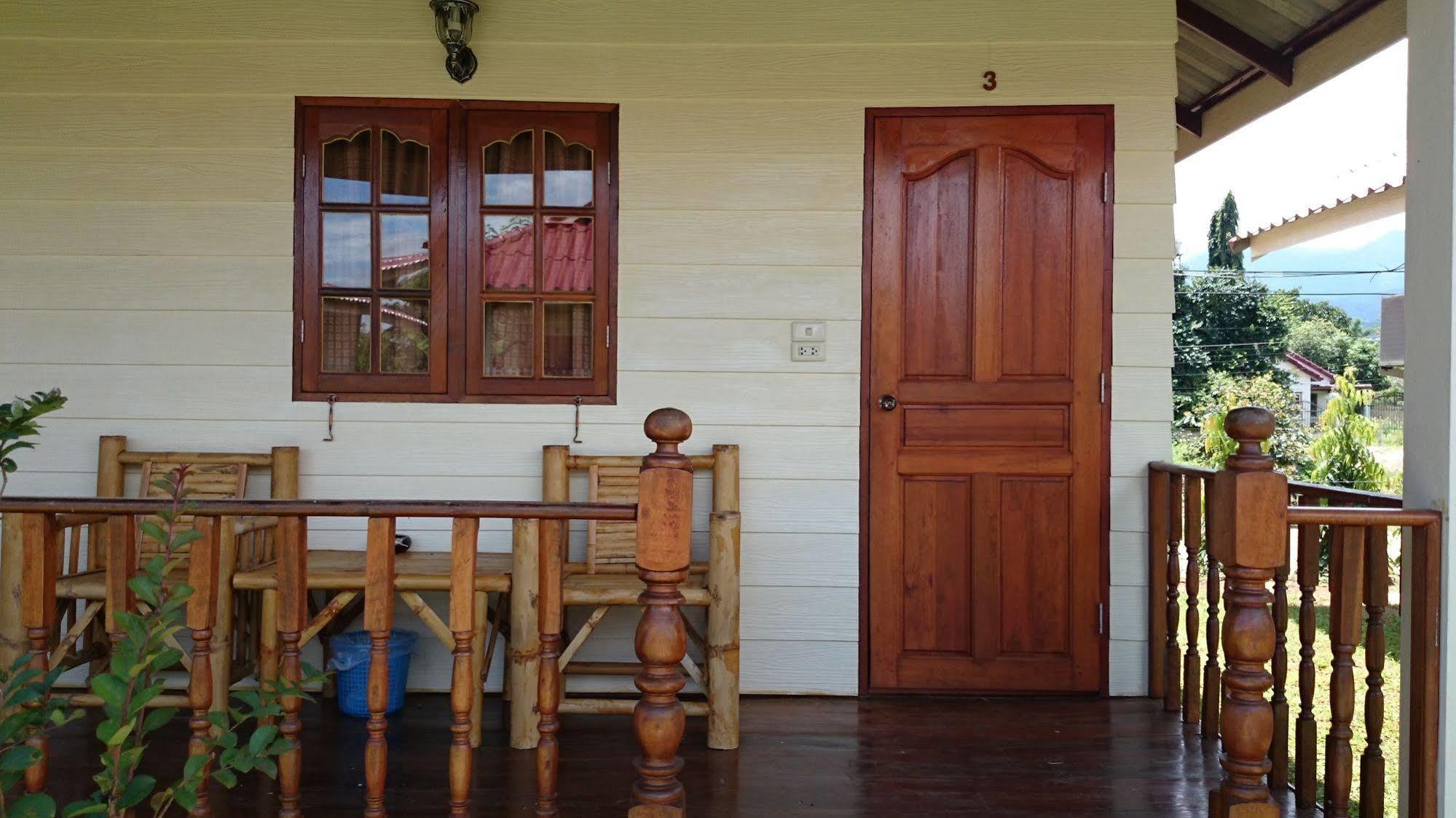 Smile Resort Mae Rim Buitenkant foto
